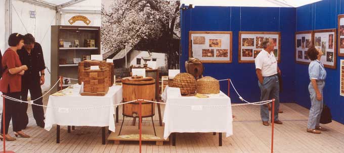 I pezzi del museo di apicoltura Plattner esposti durante la manifestazione